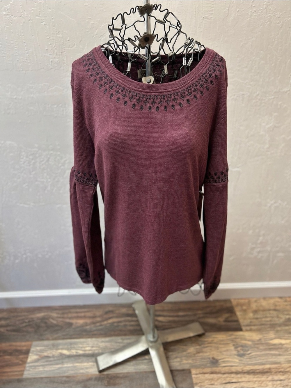 North River Outfitters Thermal Top NWT M Mauve Embroidered Boho